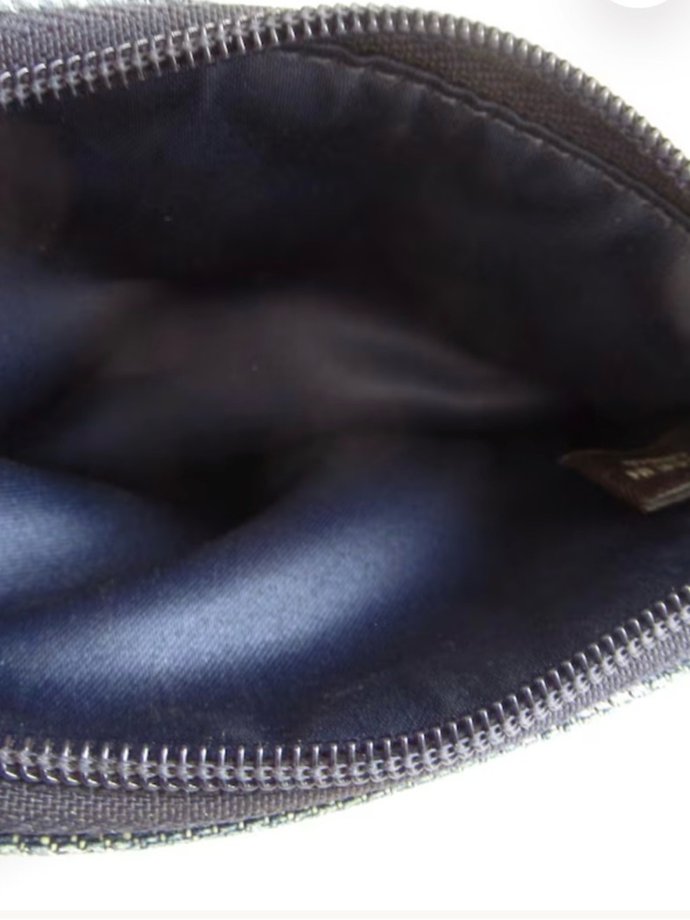 Coach Poppy Blue Signature
Denim/Leather Wristlet - Picture 14 of 16